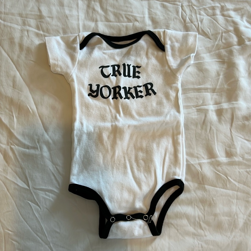 True Yorker baby bodysuit size s